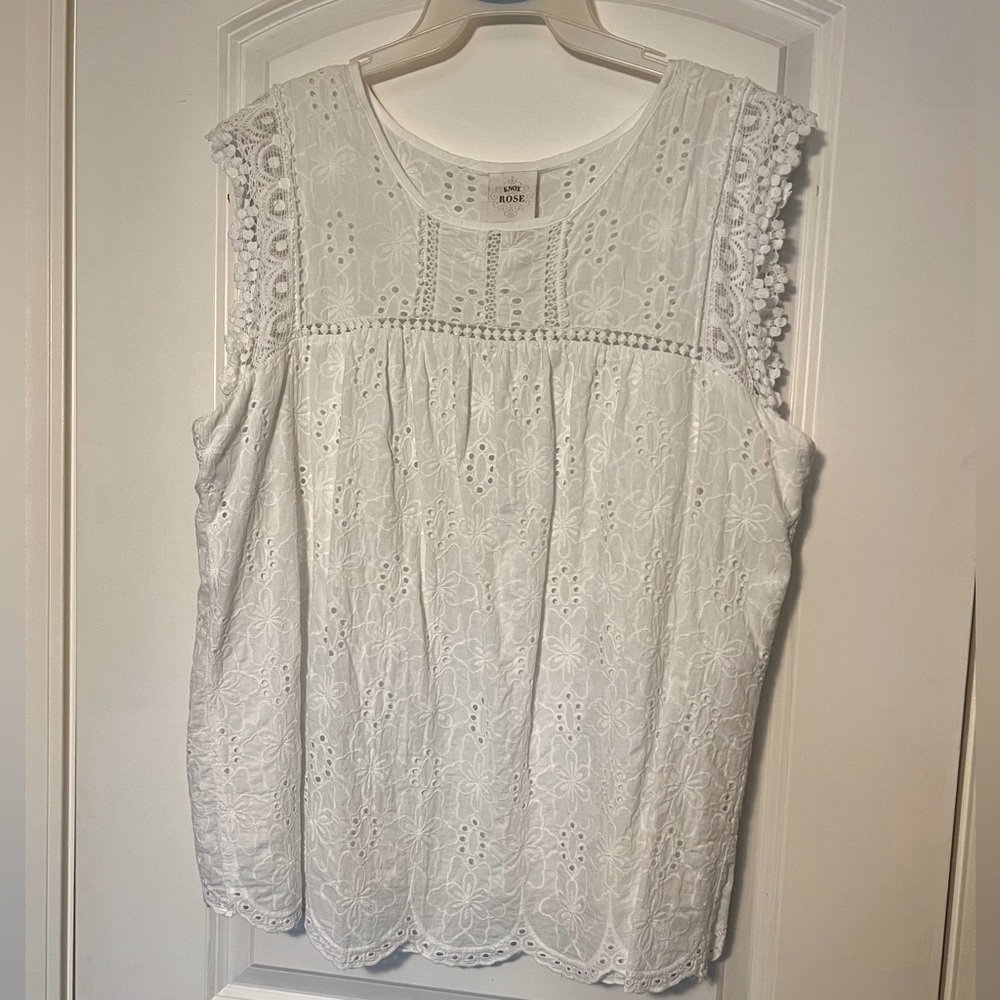 KNOX ROSE White Eyelet Sleeveless Top Size XL Flowy and Lined